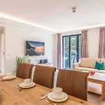 Pearl Apartment *